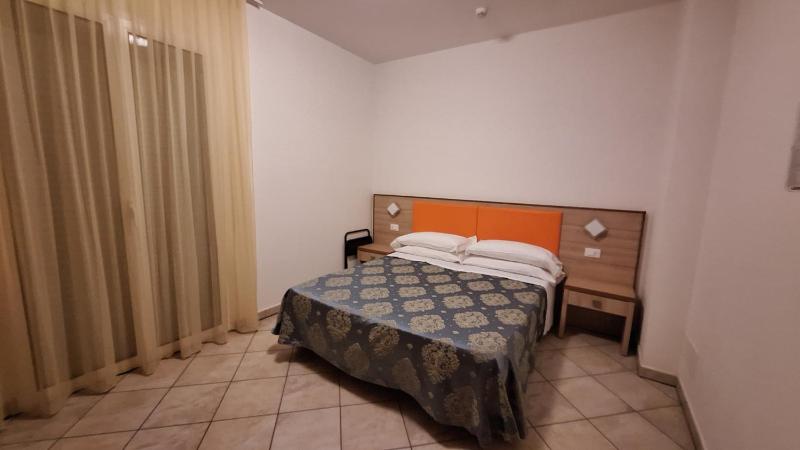 Double Room image 4