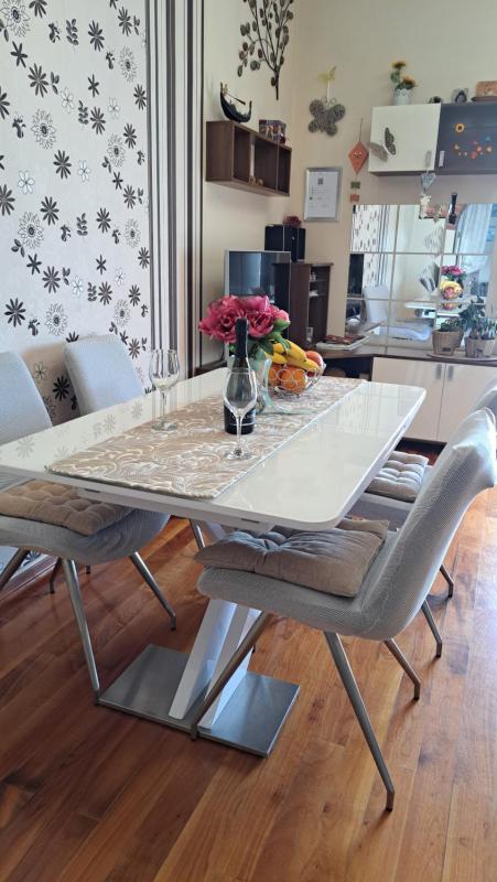 One-Bedroom Apartment image 3