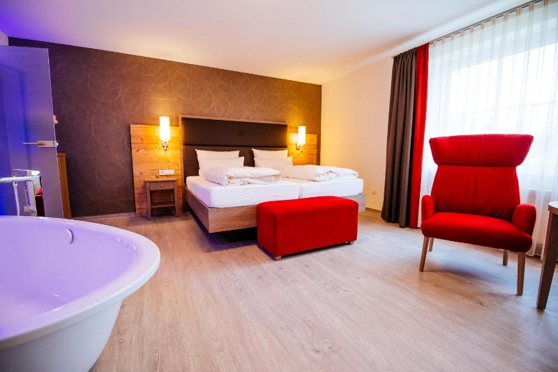 Junior Suite (Hotel) image 4