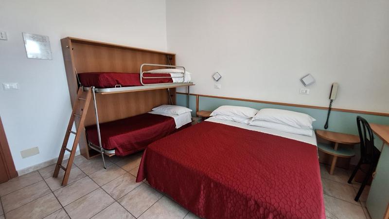 Comfort Triple Room image 3