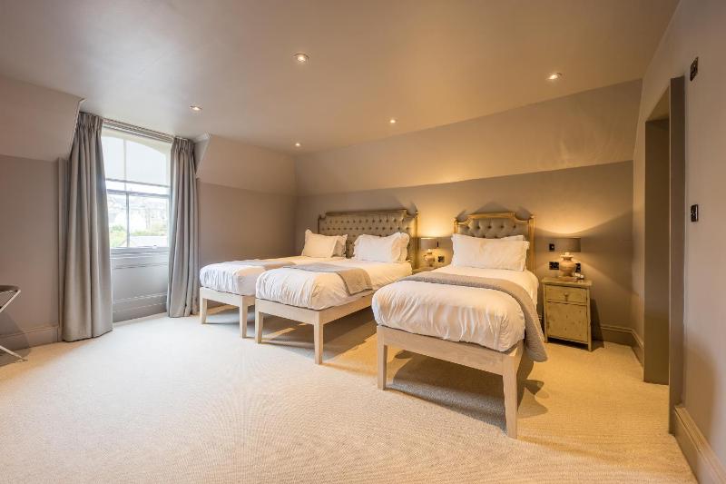 Classic Triple Room image 3