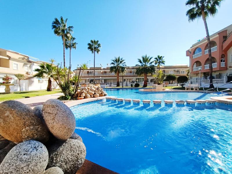 Sunny Blue Home - near Pools & Beach Images