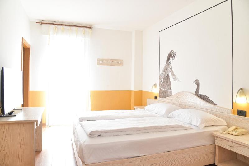 Quadruple Room image 2