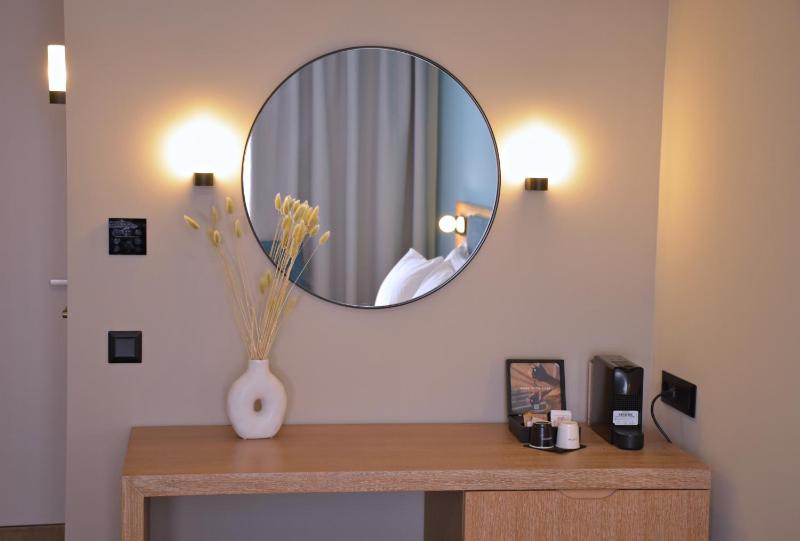 Double or Twin Room with Acropolis View image 4