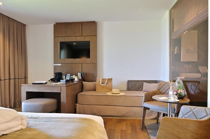 Junior Suite with Sea View and Terrace image 4