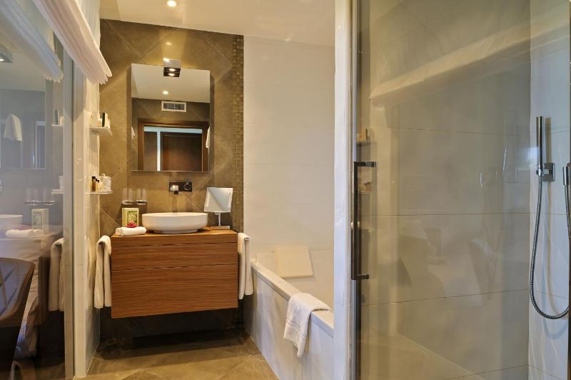 Junior Suite with Sea View and Terrace image 3