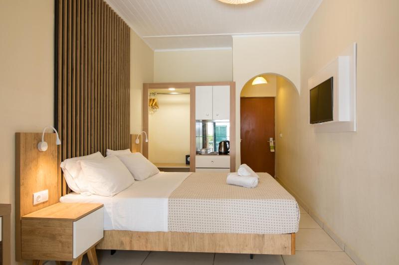 Standard Double Room image 3