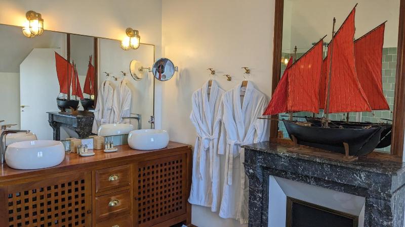 Superior Suite with Sea View image 4