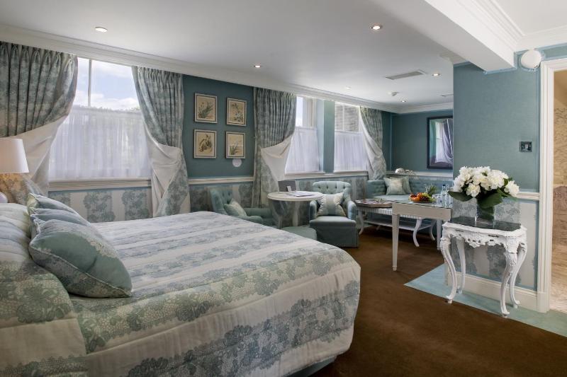 Junior Suite image 2