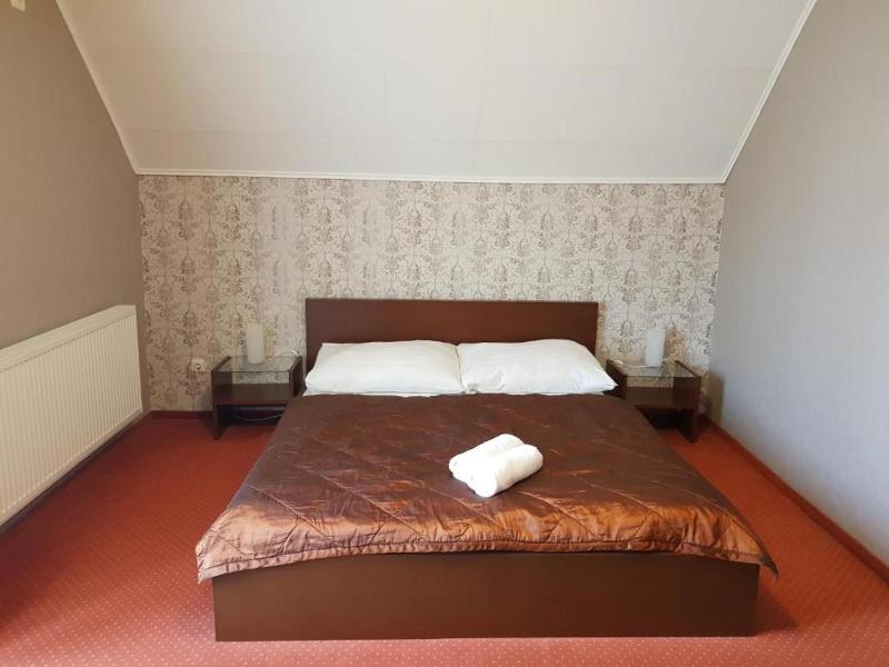 Family Room image 1