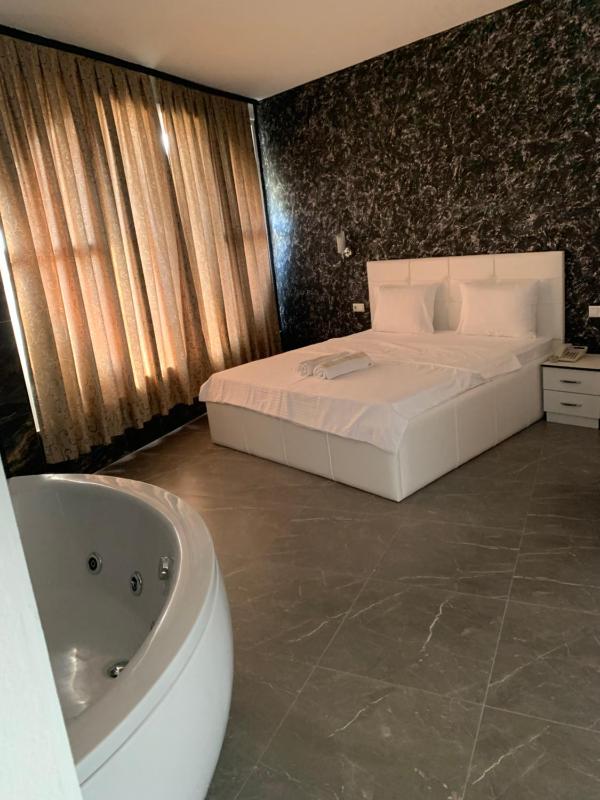 Deluxe Double Room with Balcony image 4