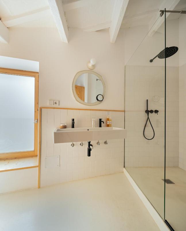 Duplex Two-Bedroom with Terrace image 2