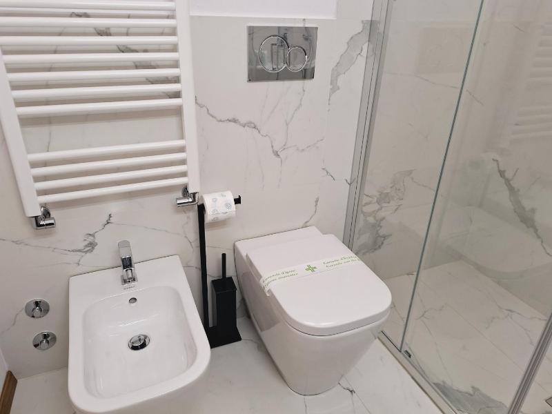 Double Room with Private External Bathroom image 4