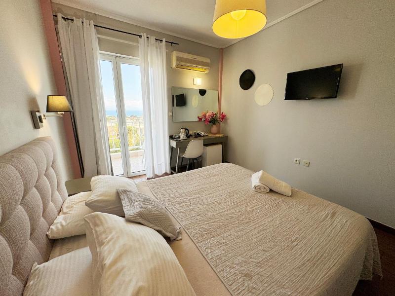 Superior Double Room with Sea View image 3