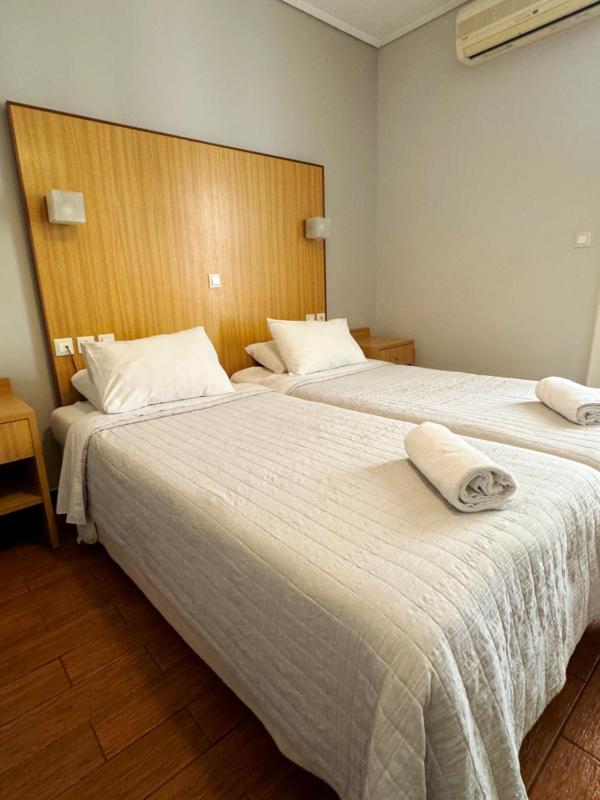 Economy Double Room with extra bed image 3