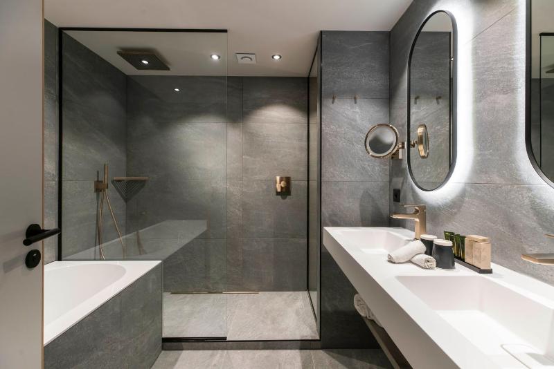 Suite with Spa Bath image 3