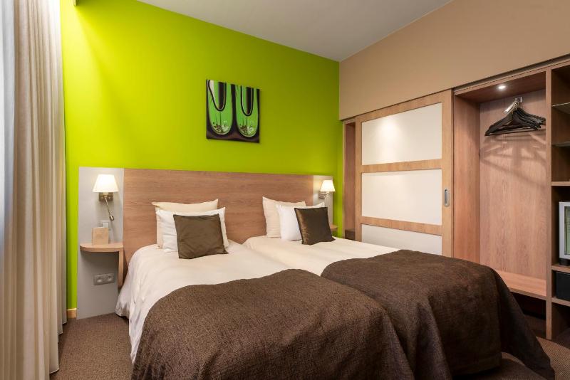 Twin Room image 1