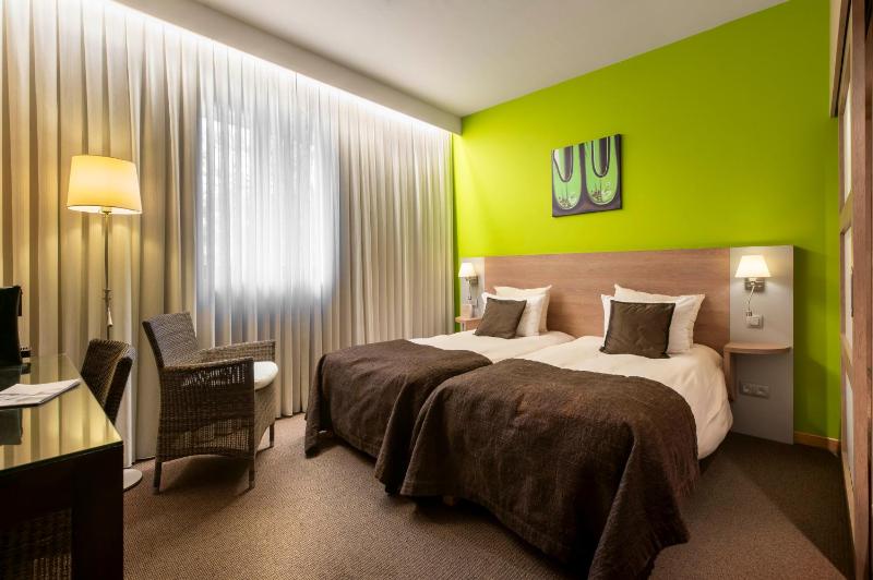 Twin Room image 3