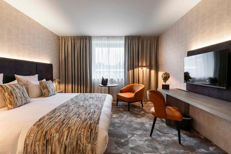Deluxe Double Room image 2