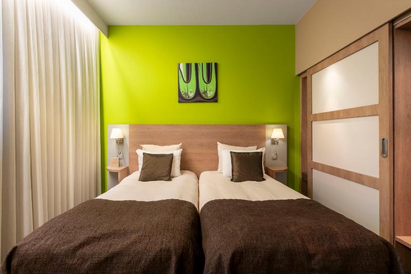 Twin Room image 2
