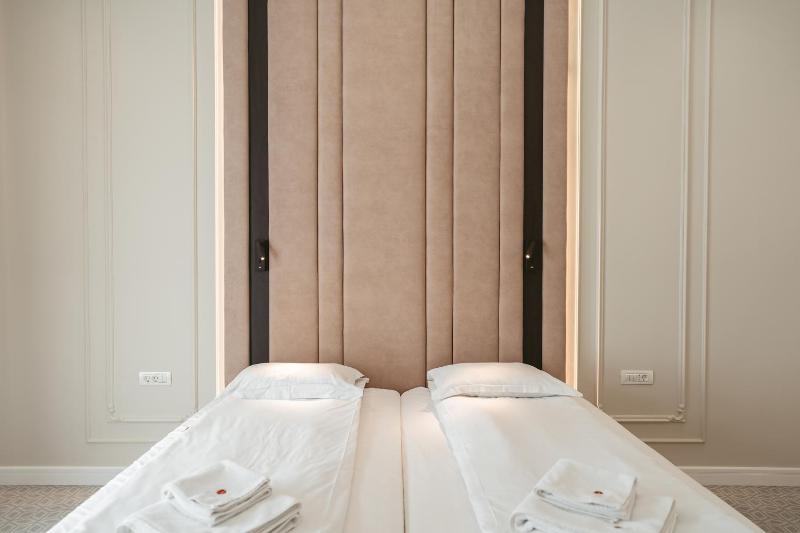 Superior King Room image 2