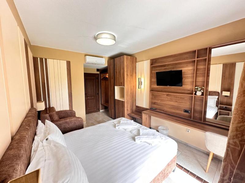 Deluxe Double Room with Sea View image 1