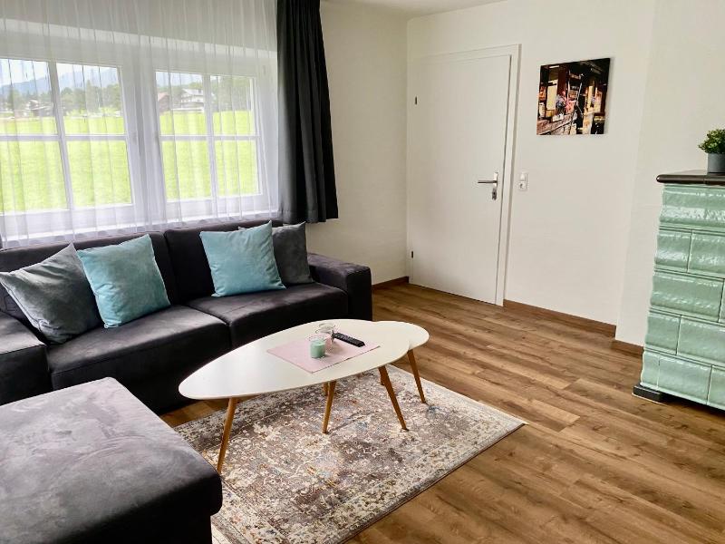 Deluxe One-Bedroom Apartment image 1