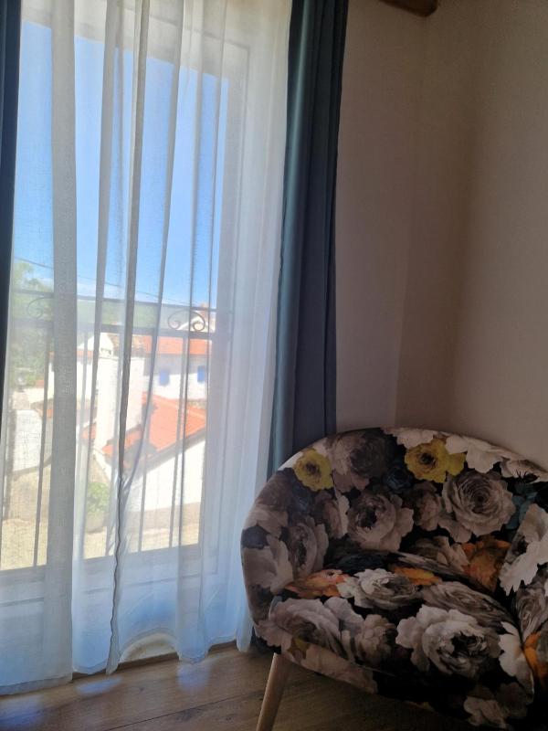 One-Bedroom Apartment image 4