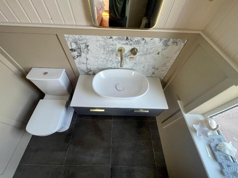 Twin Room image 3
