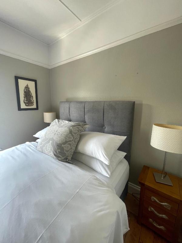 Deluxe King Room image 3