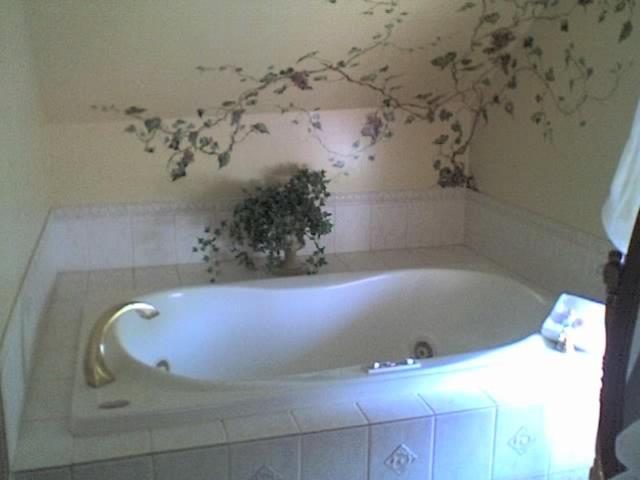 Deluxe King Room with Spa Bath image 2