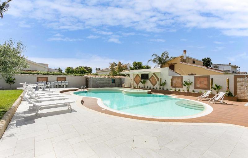 Amazing Home In Punta Milocca - image 3
