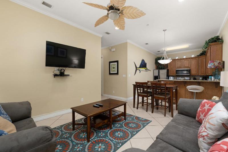 Beautiful 2 Bed 2 bath 1st Floor condo by beach with Pool - image 21