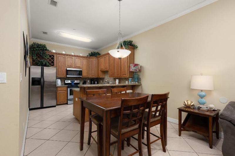 Beautiful 2 Bed 2 bath 1st Floor condo by beach with Pool - image 15