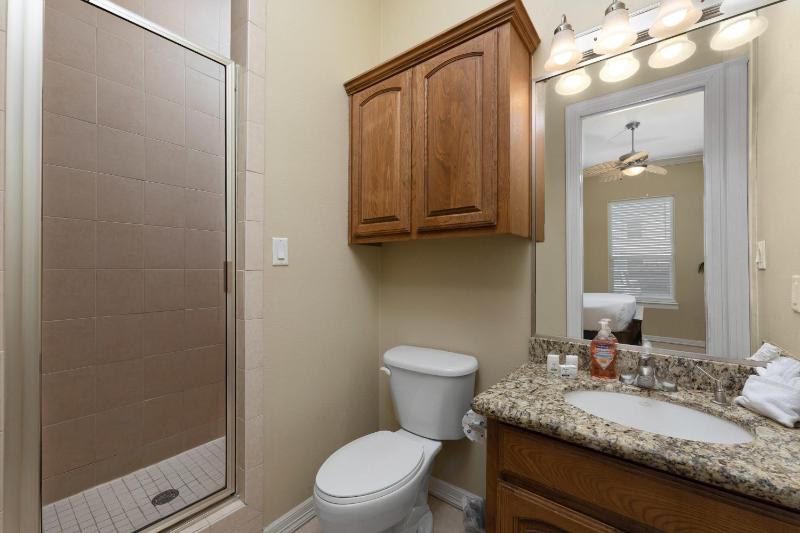 Beautiful 2 Bed 2 bath 1st Floor condo by beach with Pool - image 12