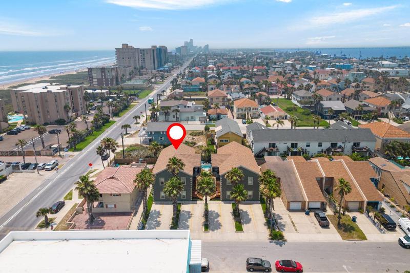 Beautiful 2 Bed 2 bath 1st Floor condo by beach with Pool - image 6