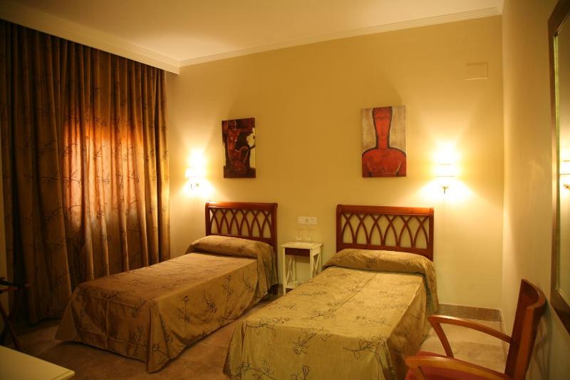 Double or Twin Room image 3