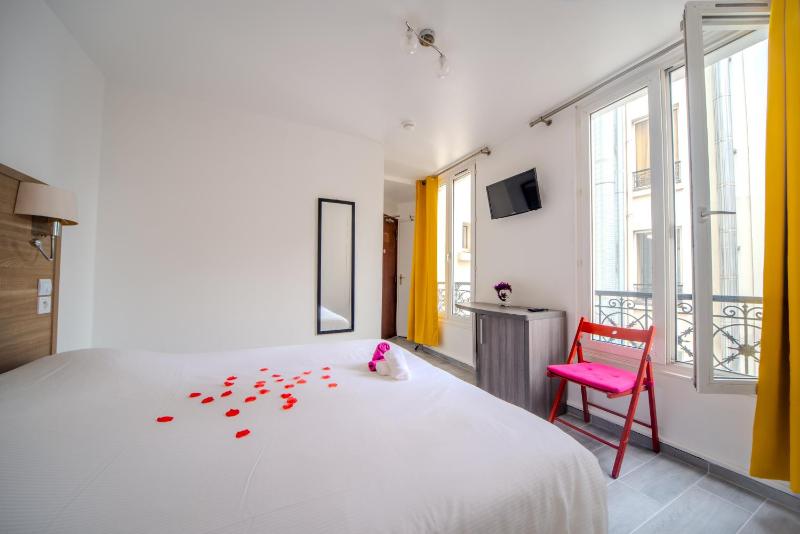 Standard Double or Twin Room image 1