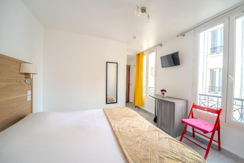 Double or Twin Room image 4
