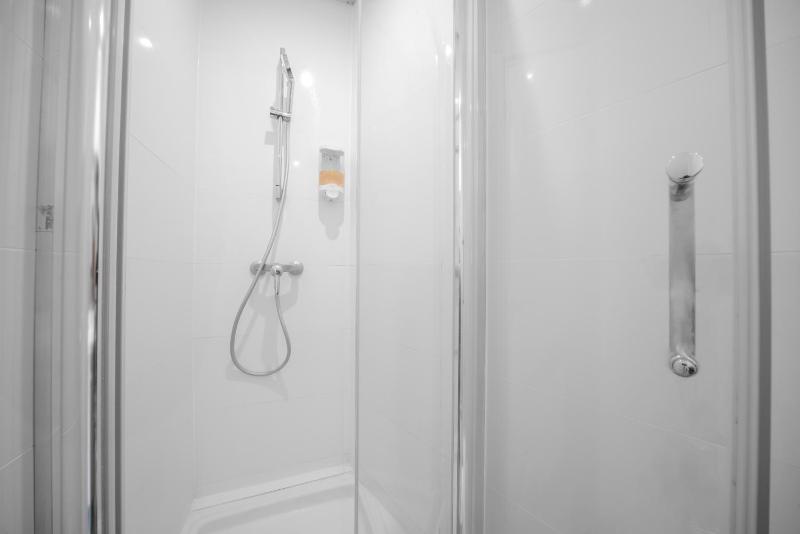 Double or Twin Room image 3