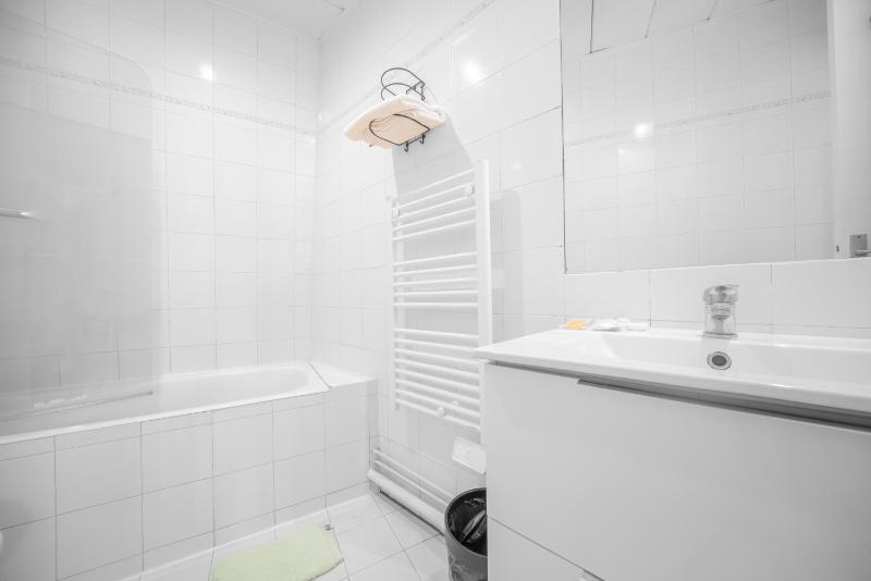 Standard Double or Twin Room image 4