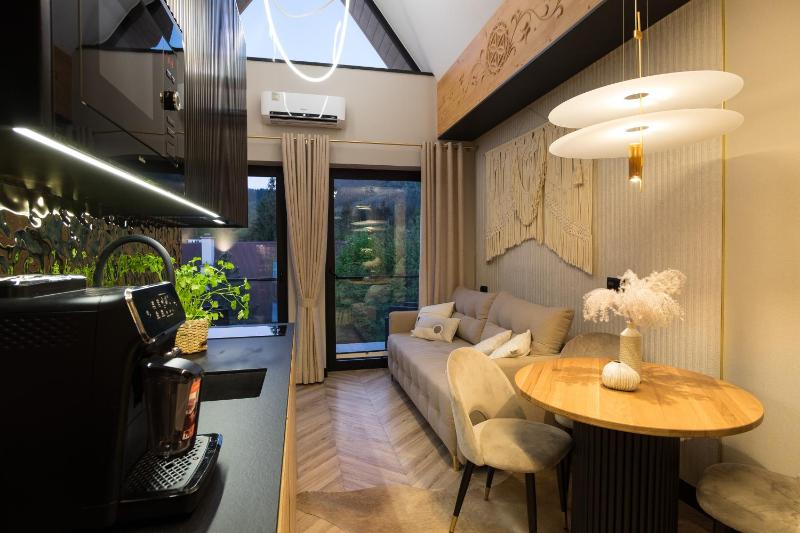 Apart-Center Złota Residence - image 1