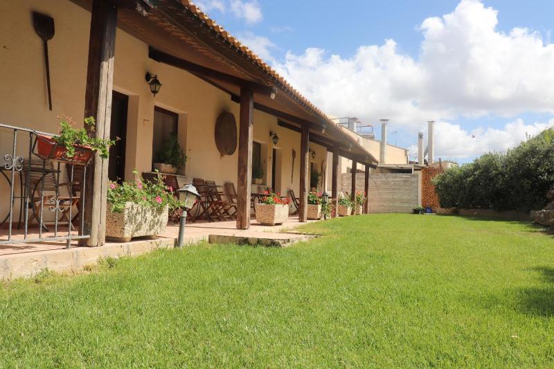 Double or Twin Room with Garden View image 4