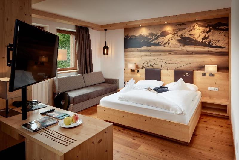 Deluxe Double Room image 3