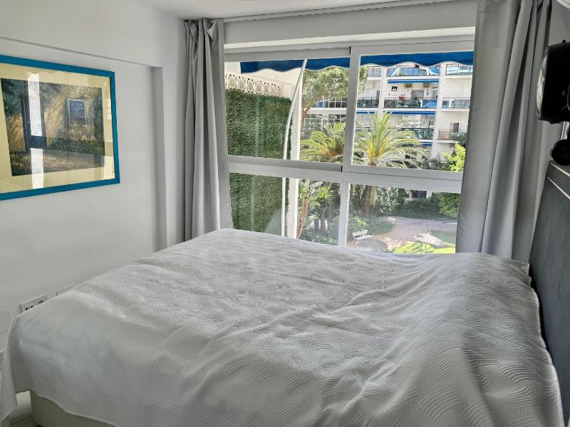 Apartment with View and Balcony image 1