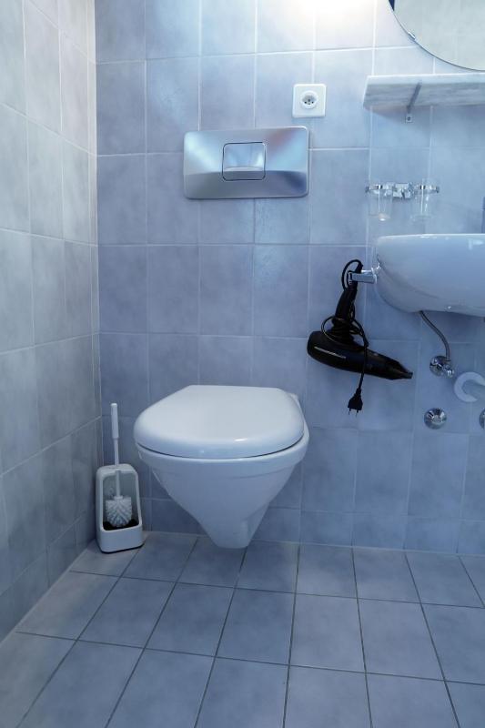 Twin Room image 4