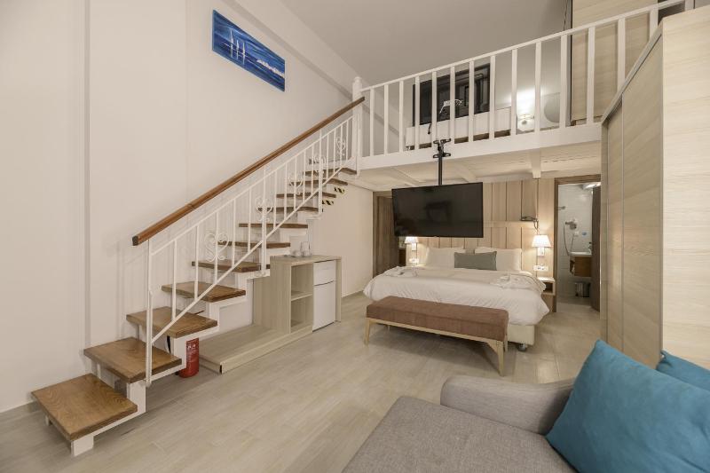 Family Room image 1