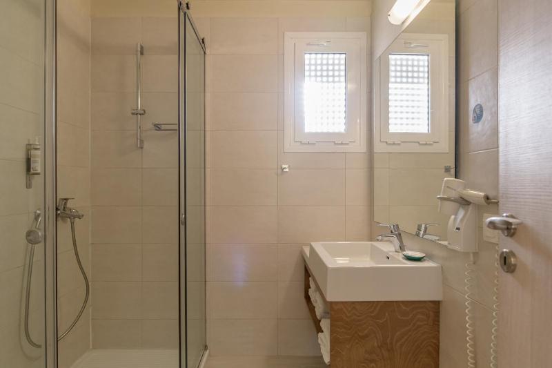 Deluxe with Sea View   image 4