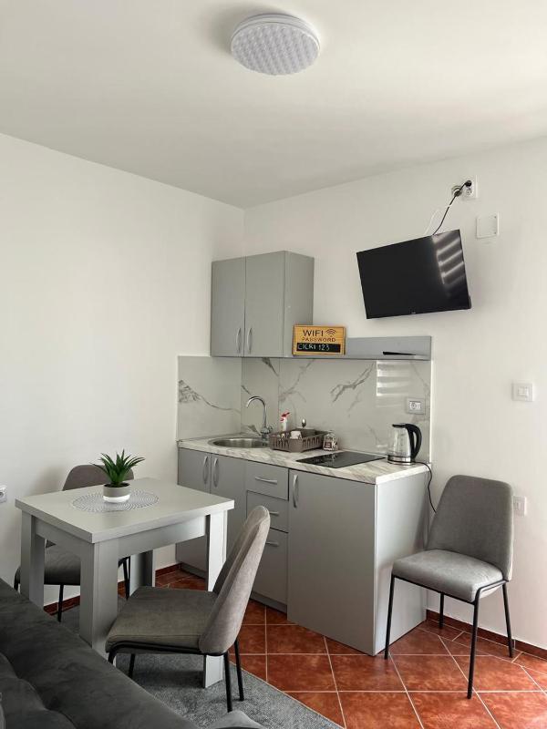 Kontiki Apartments - image 10