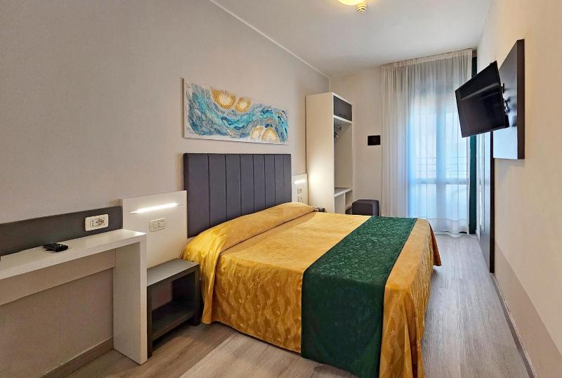 Double or Twin Room with Balcony image 3